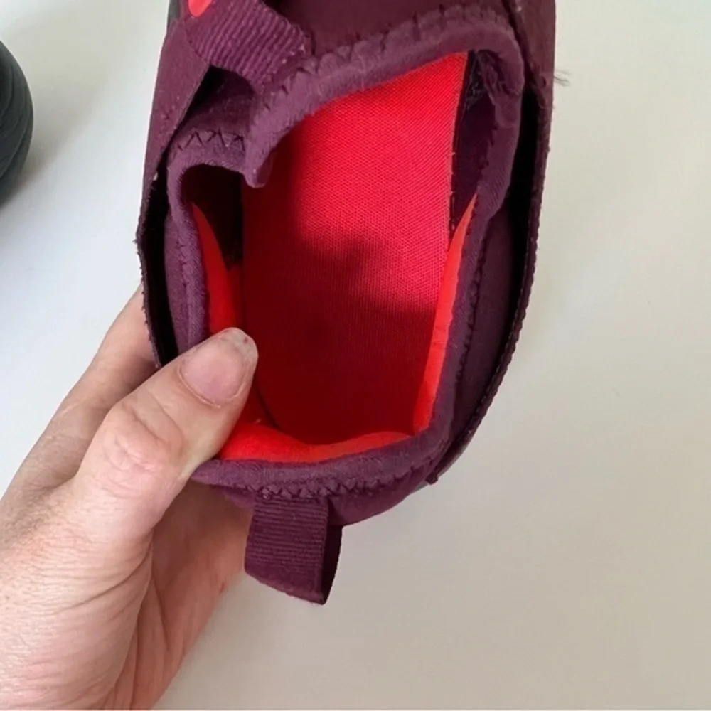 Nike Roshe Burgundy with Neon Lining‎ Shoes